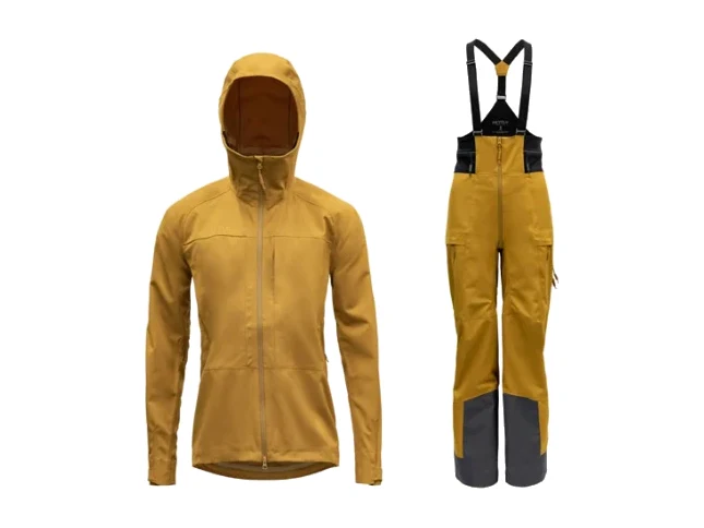 Devold Trollkyrkja Merino Perform Jacke und Hose in Naturtönen – Produktbild einer Skitourenbekleidung